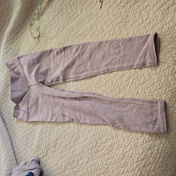 Lululemon Reveal Crop Pink - Picture 3 of 6